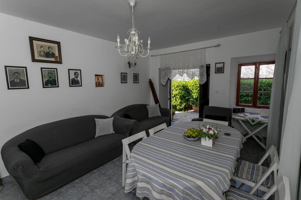 Beachfront House Jovan *